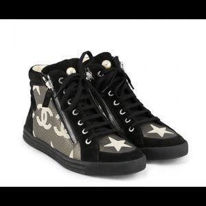 CHANEL Authentic Black Cc Star High Top Sneakers